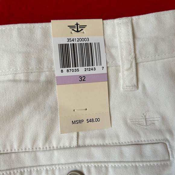 NEW- Men’s Docker Shorts (32) - Picture 2 of 4